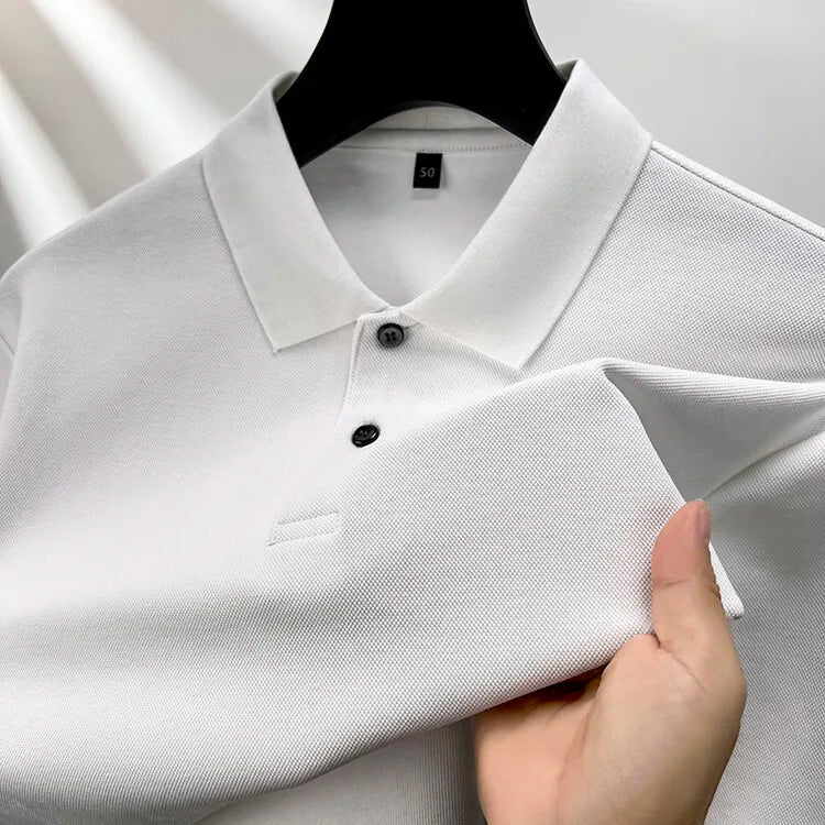 Long-sleeved men's polo shirt made of high-quality cotton – simple elegance and first-class comfort.