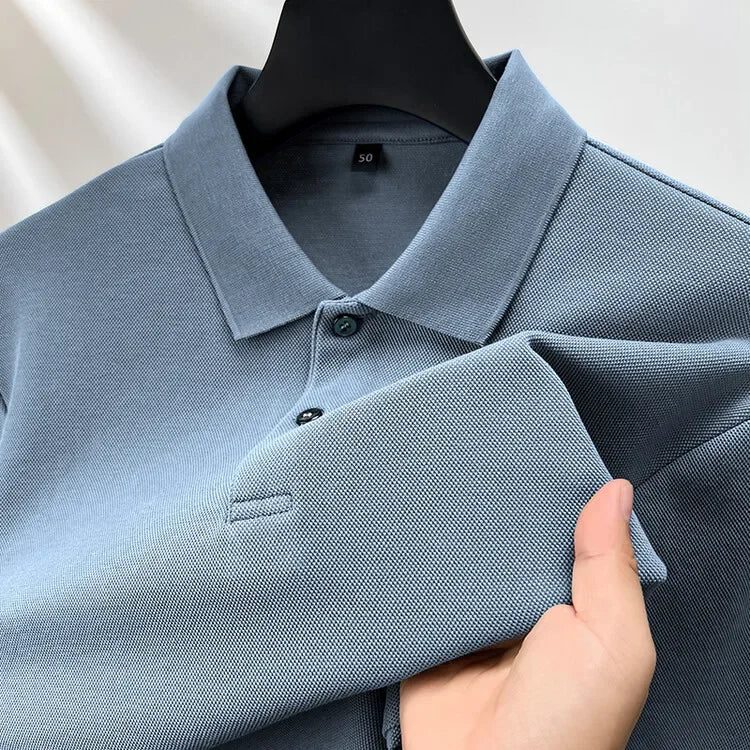 Long-sleeved men's polo shirt made of high-quality cotton – simple elegance and first-class comfort.