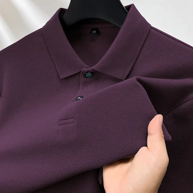 Long-sleeved men's polo shirt made of high-quality cotton – simple elegance and first-class comfort.