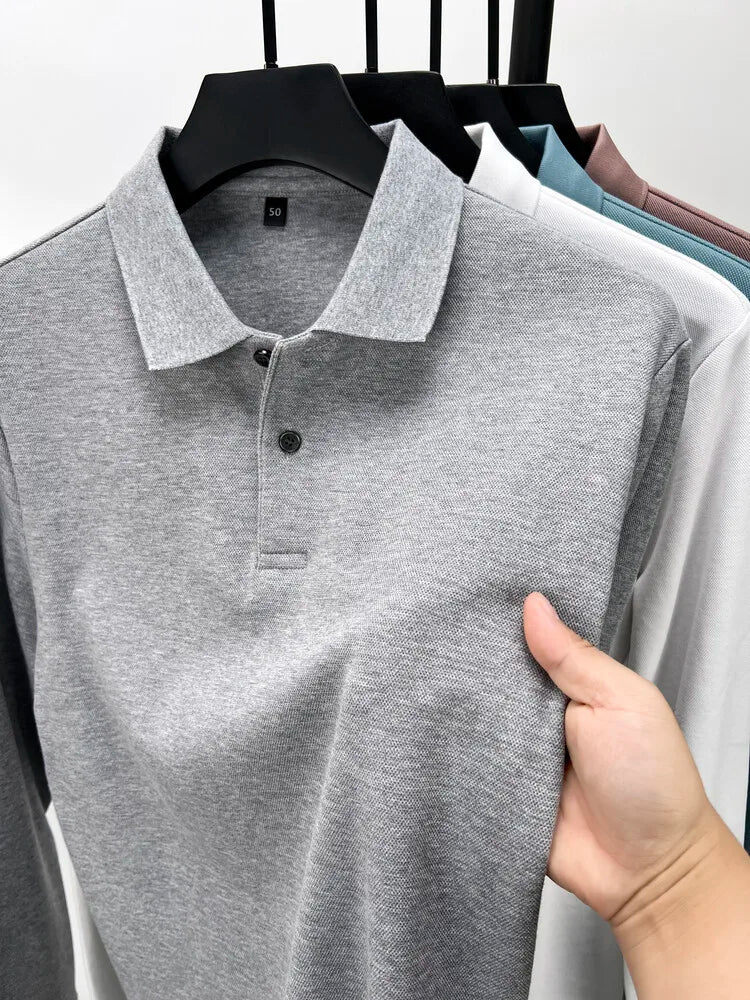 Long-sleeved men's polo shirt made of high-quality cotton – simple elegance and first-class comfort.