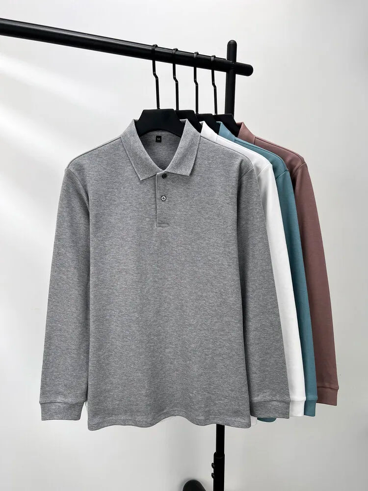 Long-sleeved men's polo shirt made of high-quality cotton – simple elegance and first-class comfort. 