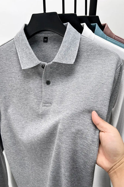 Long-sleeved men's polo shirt made of high-quality cotton – simple elegance and first-class comfort. 