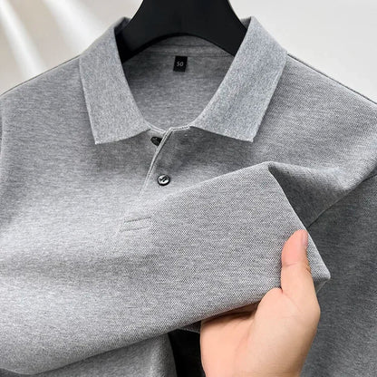 Long-sleeved men's polo shirt made of high-quality cotton – simple elegance and first-class comfort. 